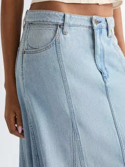 Relaxed Radiating Lightweight Maxi Skirt