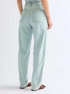 Sleek Barrel Lightweight Jean